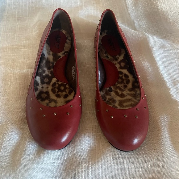 Born Karole Red Leather Studded Casual Slip-On Ballet Flats Women's Size 7.5 - Picture 1 of 10